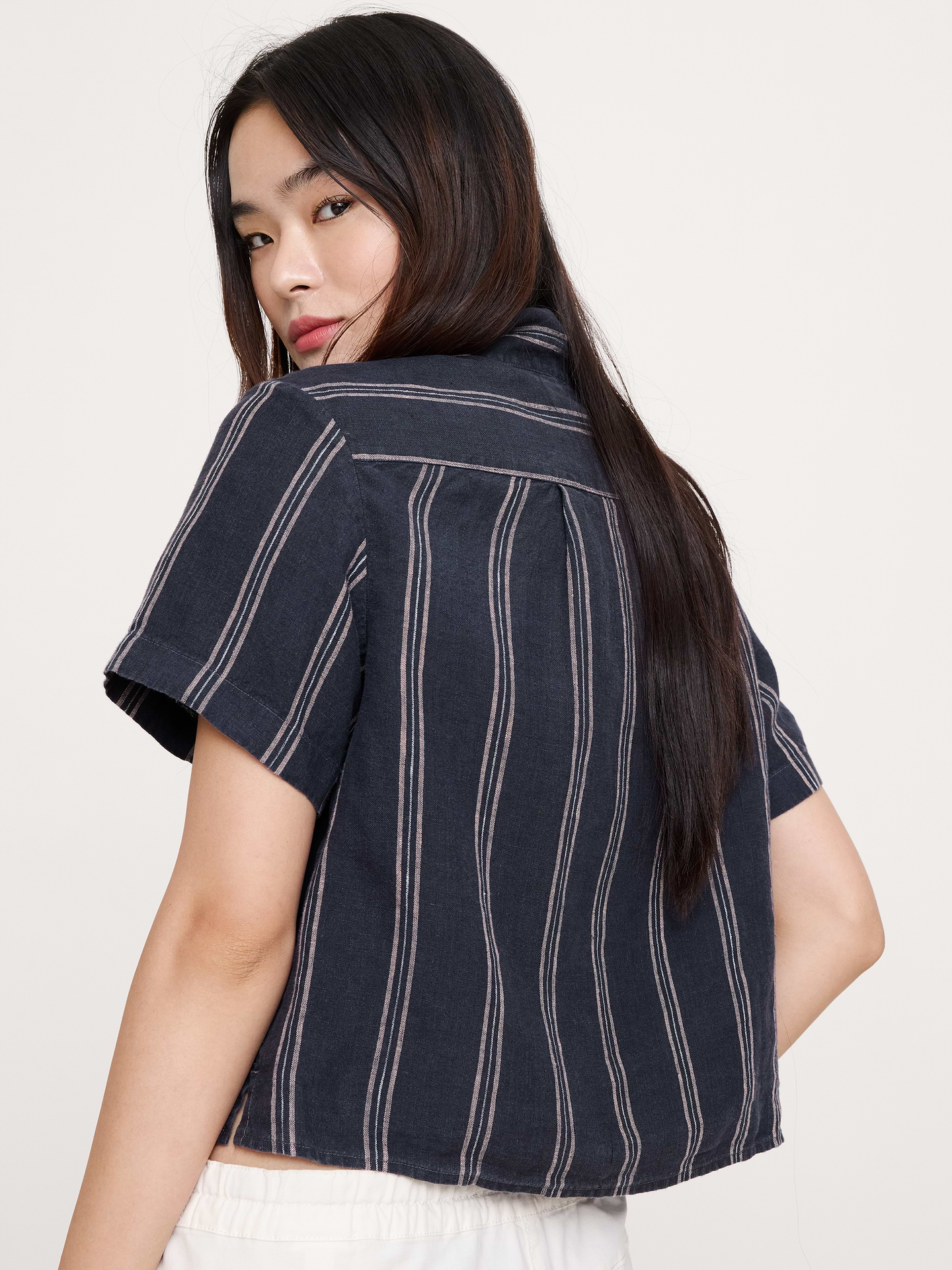 Image number 2 showing, The Boxy Crop Shirt in Linen