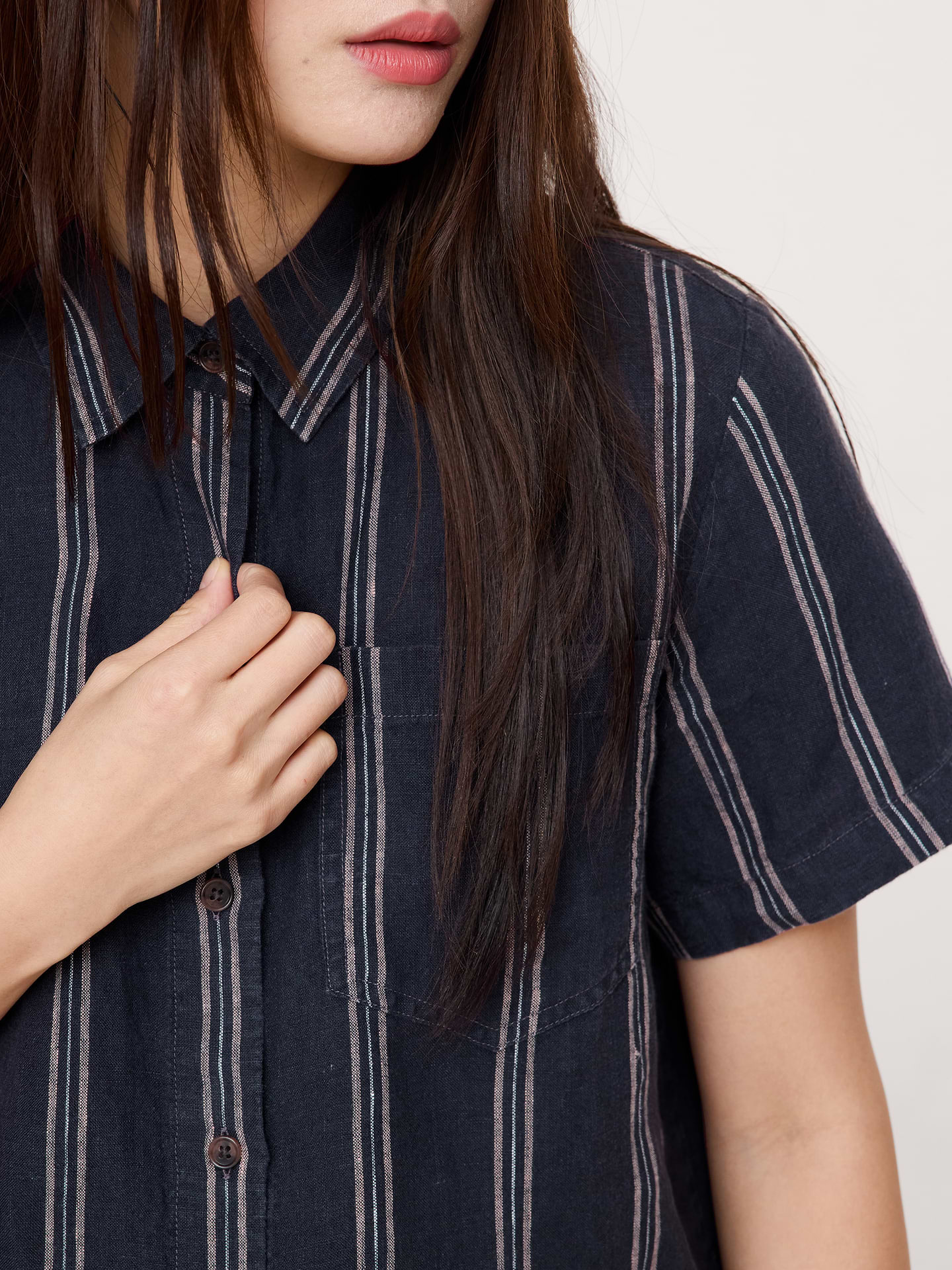 Image number 3 showing, The Boxy Crop Shirt in Linen