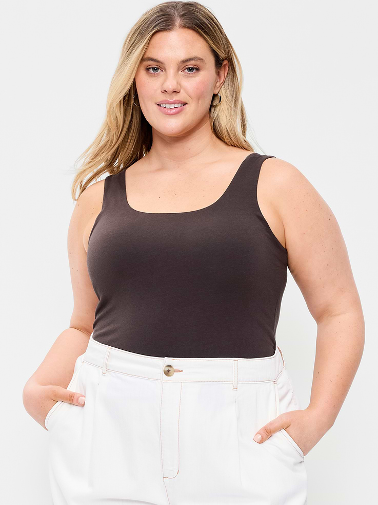 L'image numéro 8 présente Camisole à encolure dégagée en tissu sculptant double épaisseur