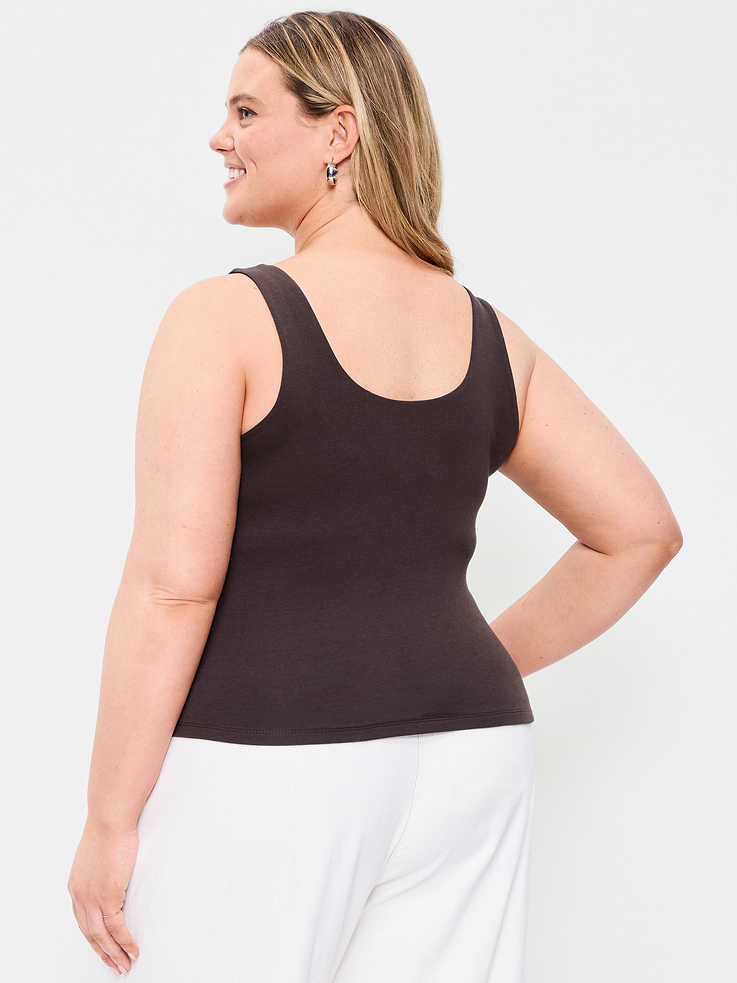 L'image numéro 9 présente Camisole à encolure dégagée en tissu sculptant double épaisseur