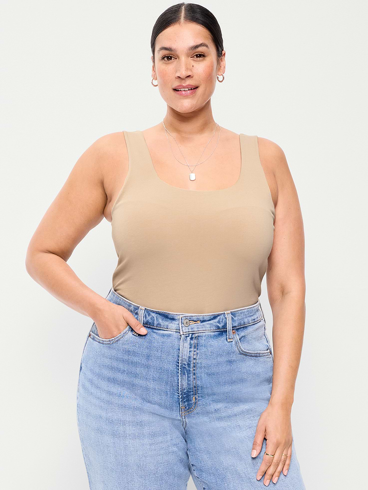 L'image numéro 8 présente Camisole à encolure dégagée en tissu sculptant double épaisseur