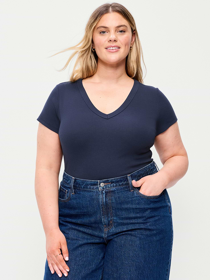 Image number 7 showing, Snug V-Neck Crop T-Shirt
