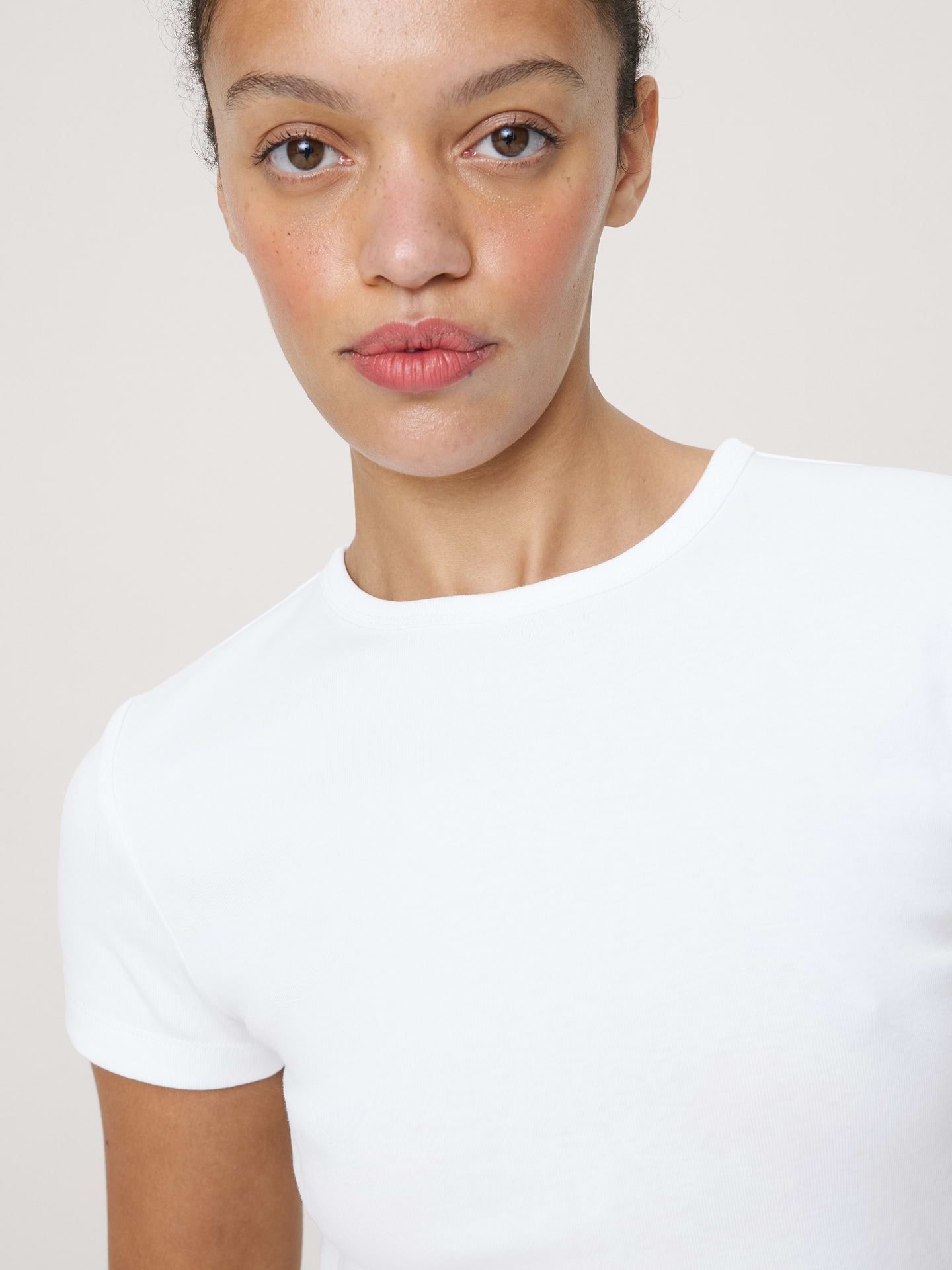 L'image numéro 6 présente T-shirt minimaliste en coton pour bébé