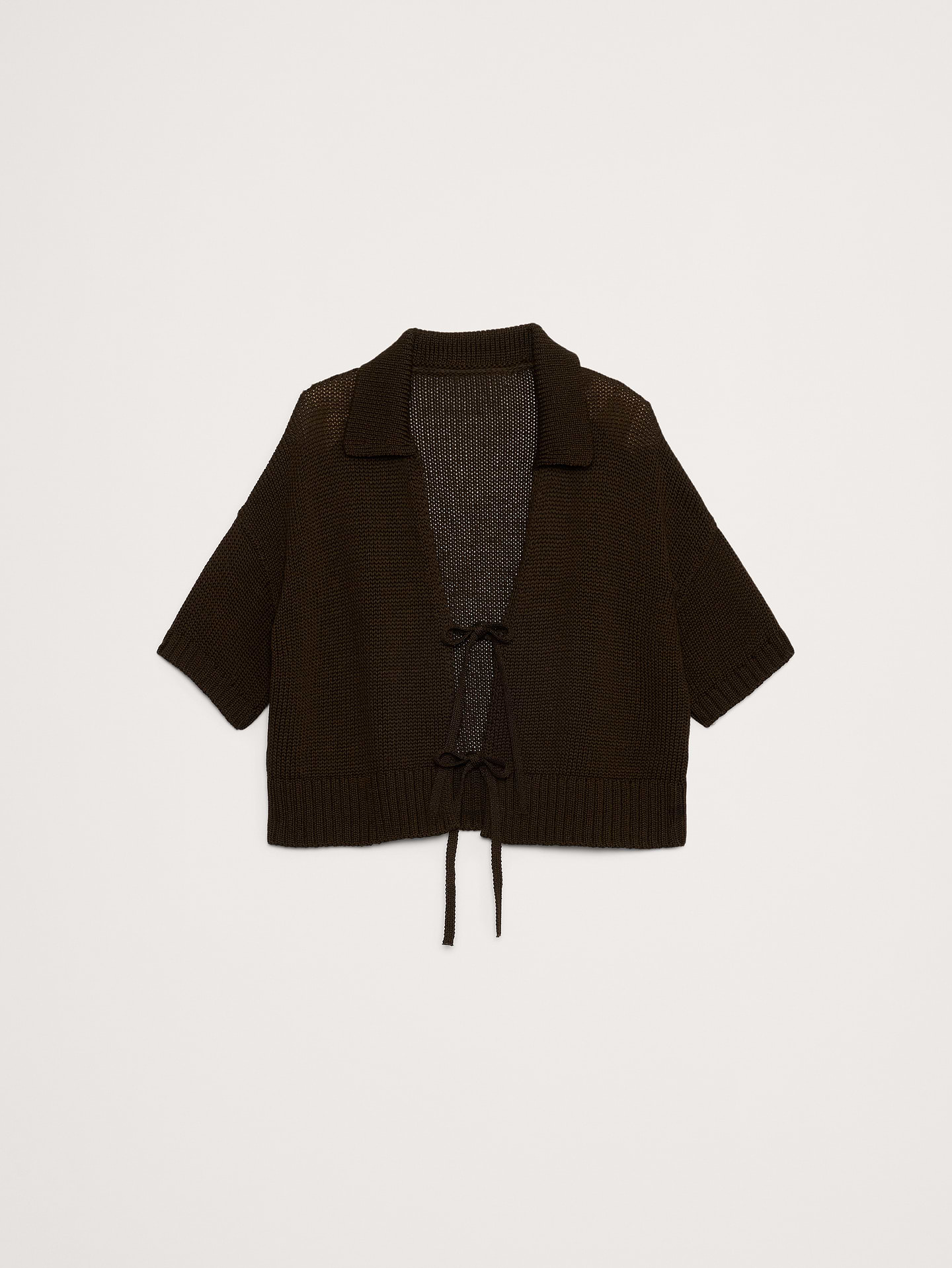 L'image numéro 2 présente Cardigan à col polo en coton noué à l’avant