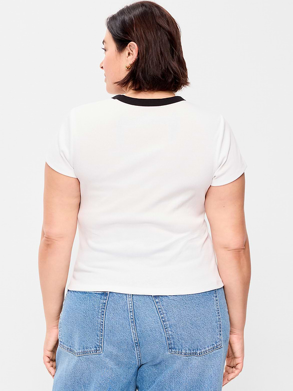 T-shirt court moulant