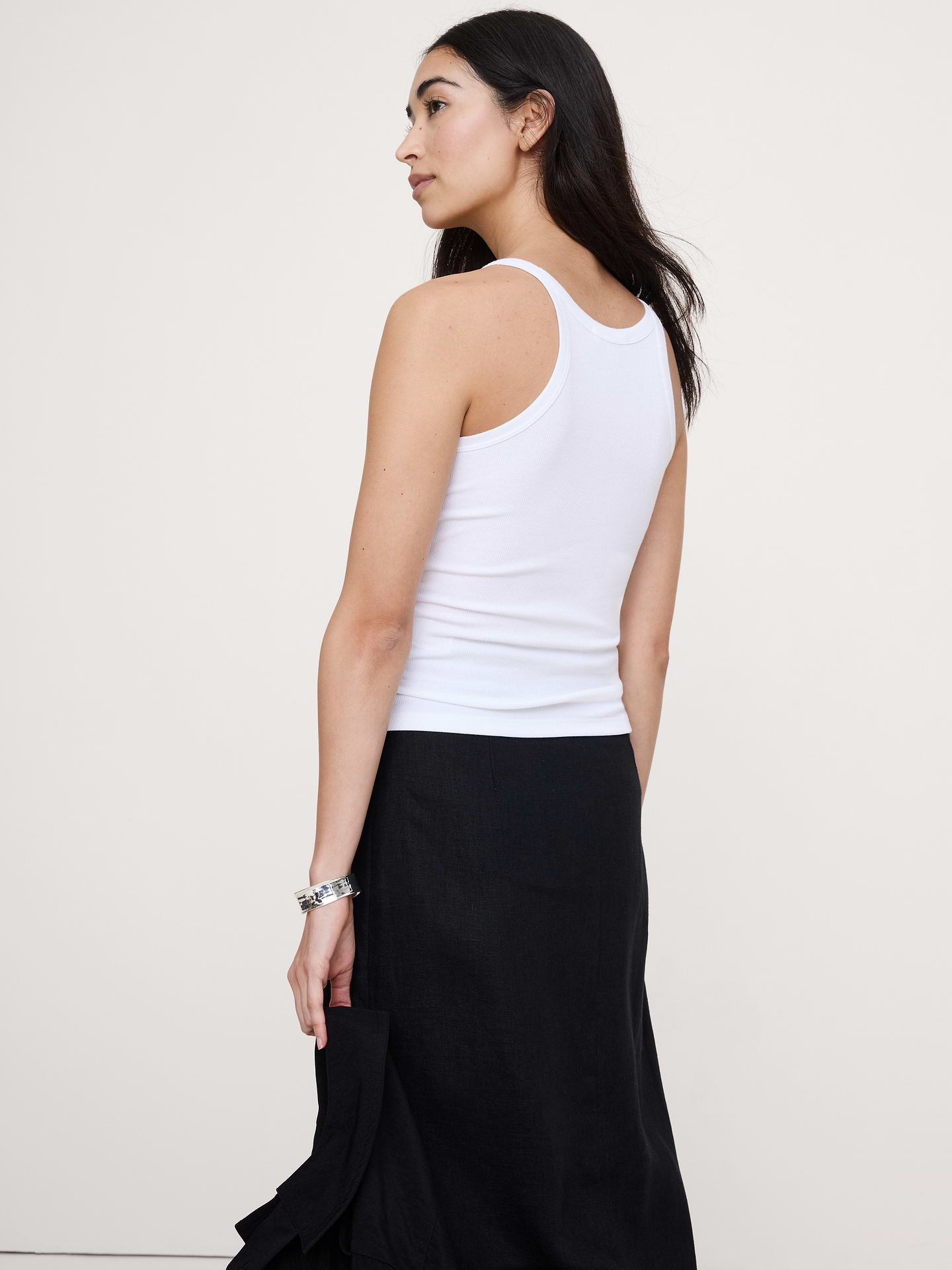 L'image numéro 2 présente Camisole à encolure dégagée en tricot côtelé