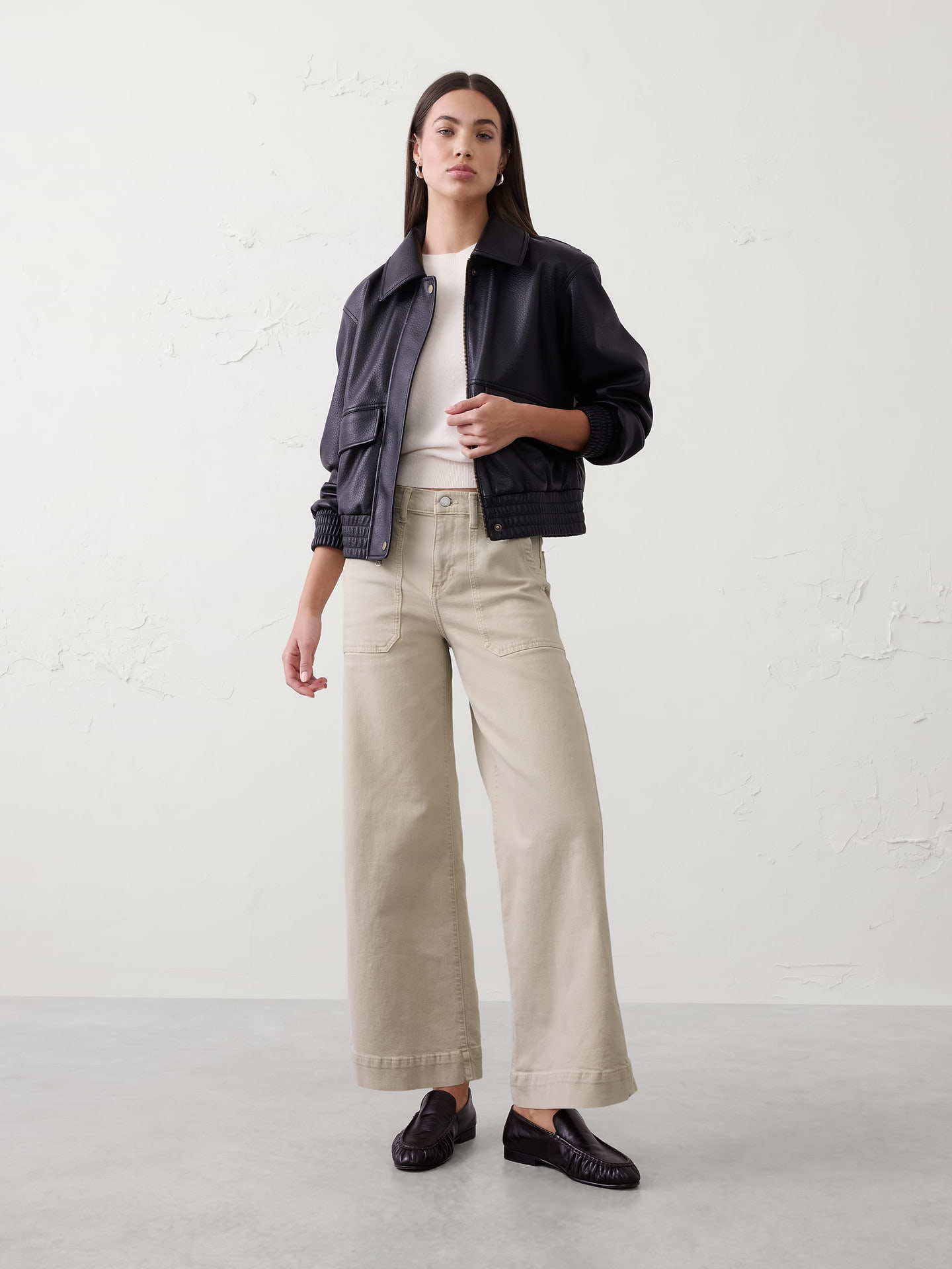 Image 1 of 4, Full length., Shank button closure with zip fly. Belt loops., Angled front patch pockets. Back patch pockets., Back waist darts., Made exclusively for Banana Republic Factory., Product #860645