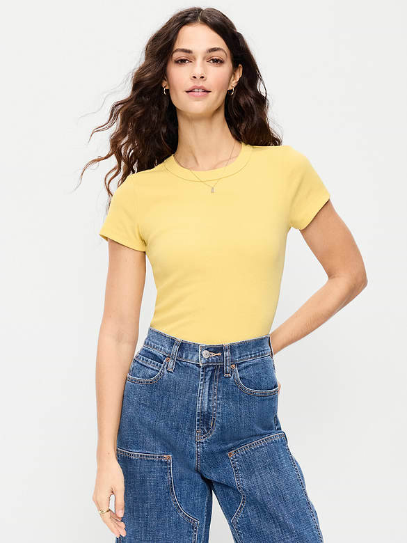 T-shirt court moulant