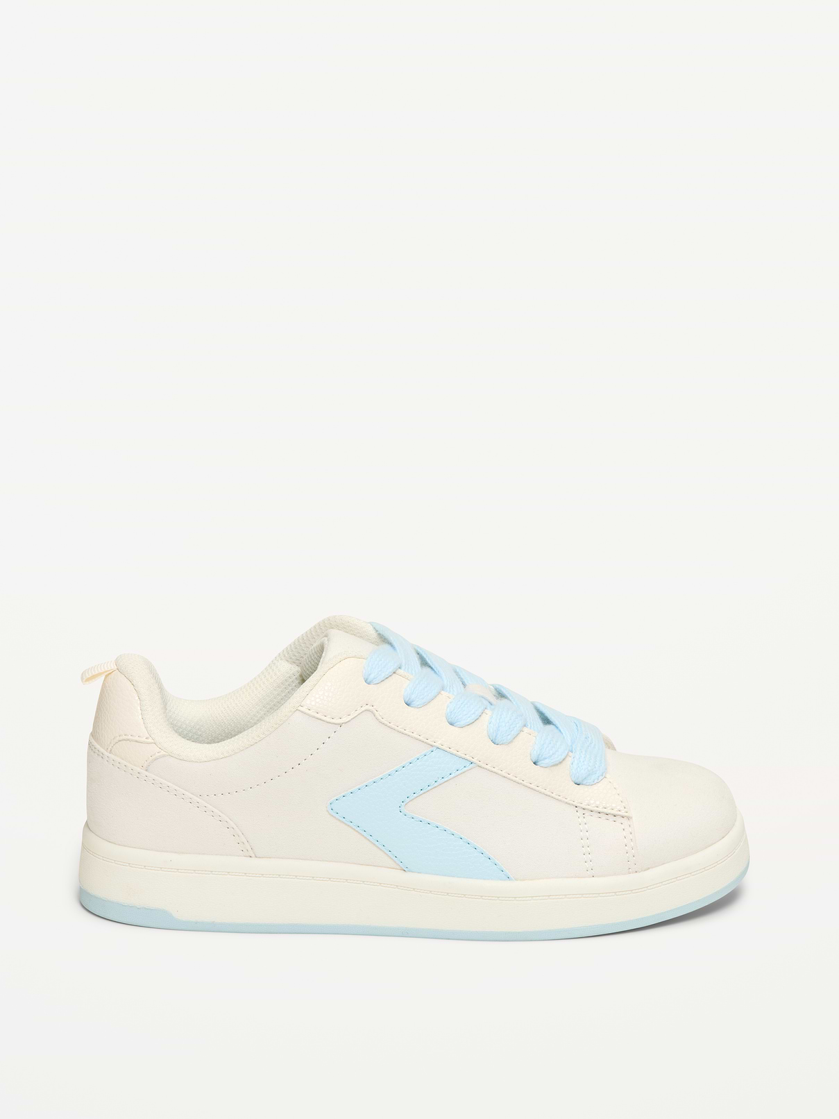 L'image numéro 3 présente Chaussures de sport lacées en suédine pour fille