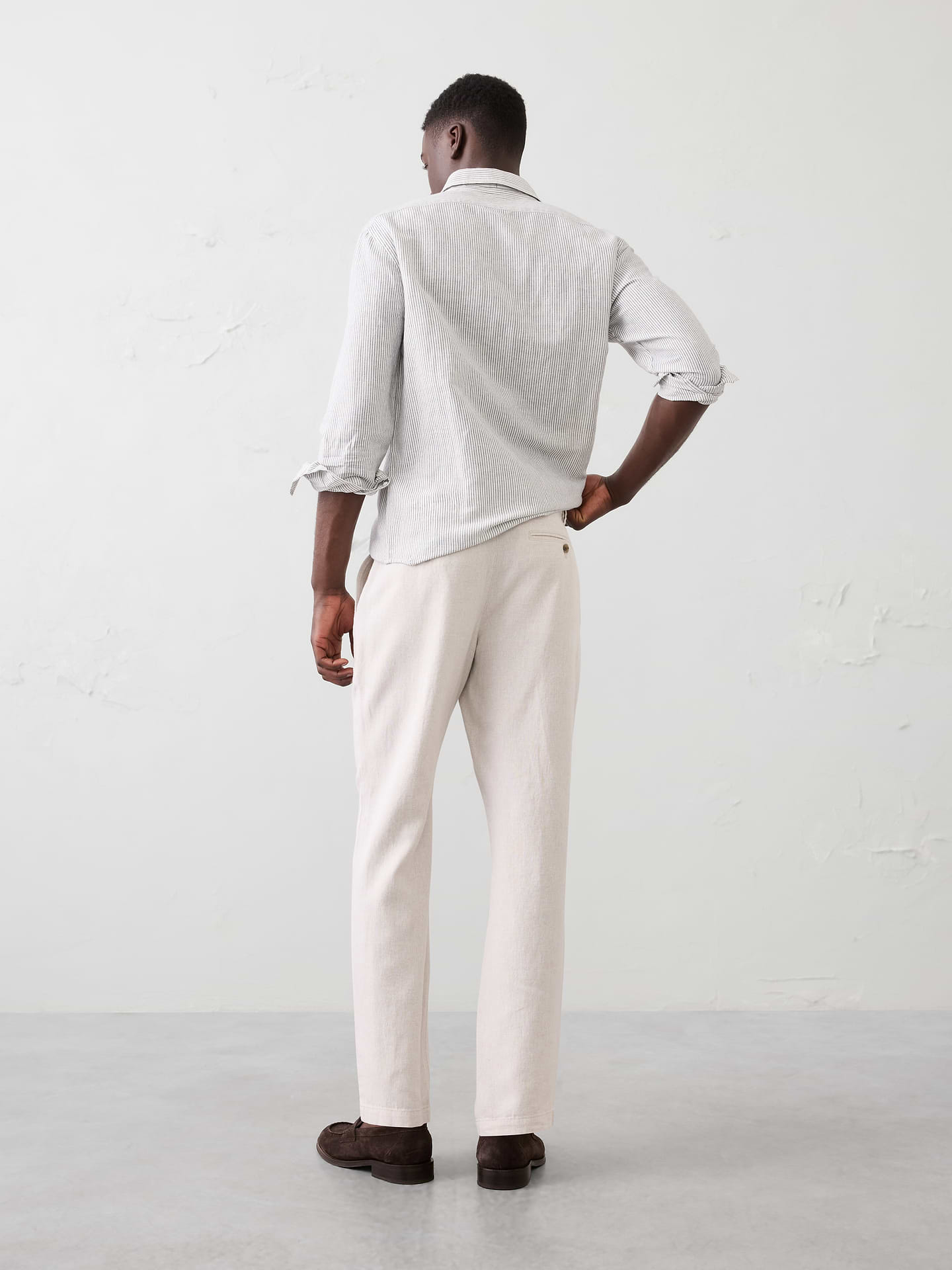 L'image numéro 5 présente Pantalon droit étroit en mélange de lin