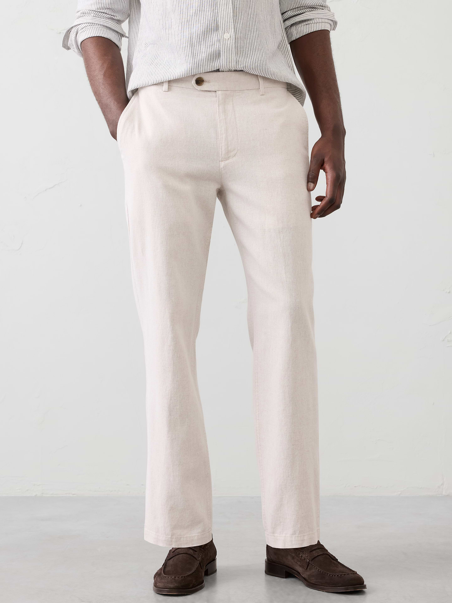 L'image numéro 6 présente Pantalon droit étroit en mélange de lin