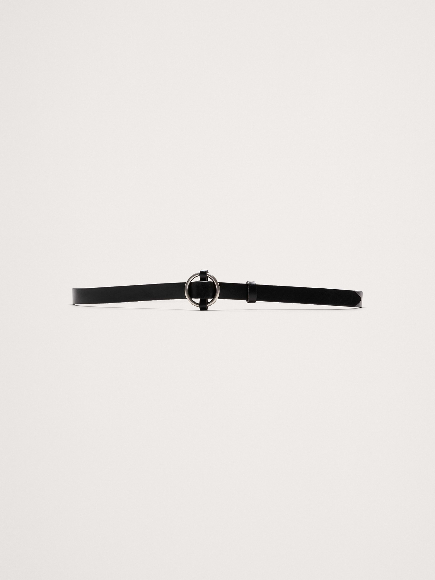 L'image numéro 2 présente Ceinture étroite en cuir à boucle ronde
