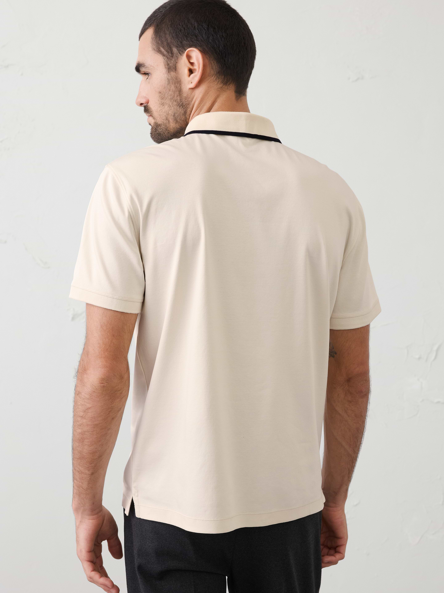 L'image numéro 2 présente Polo coupe standard Luxe ultra-doux aux couleurs contrastantes