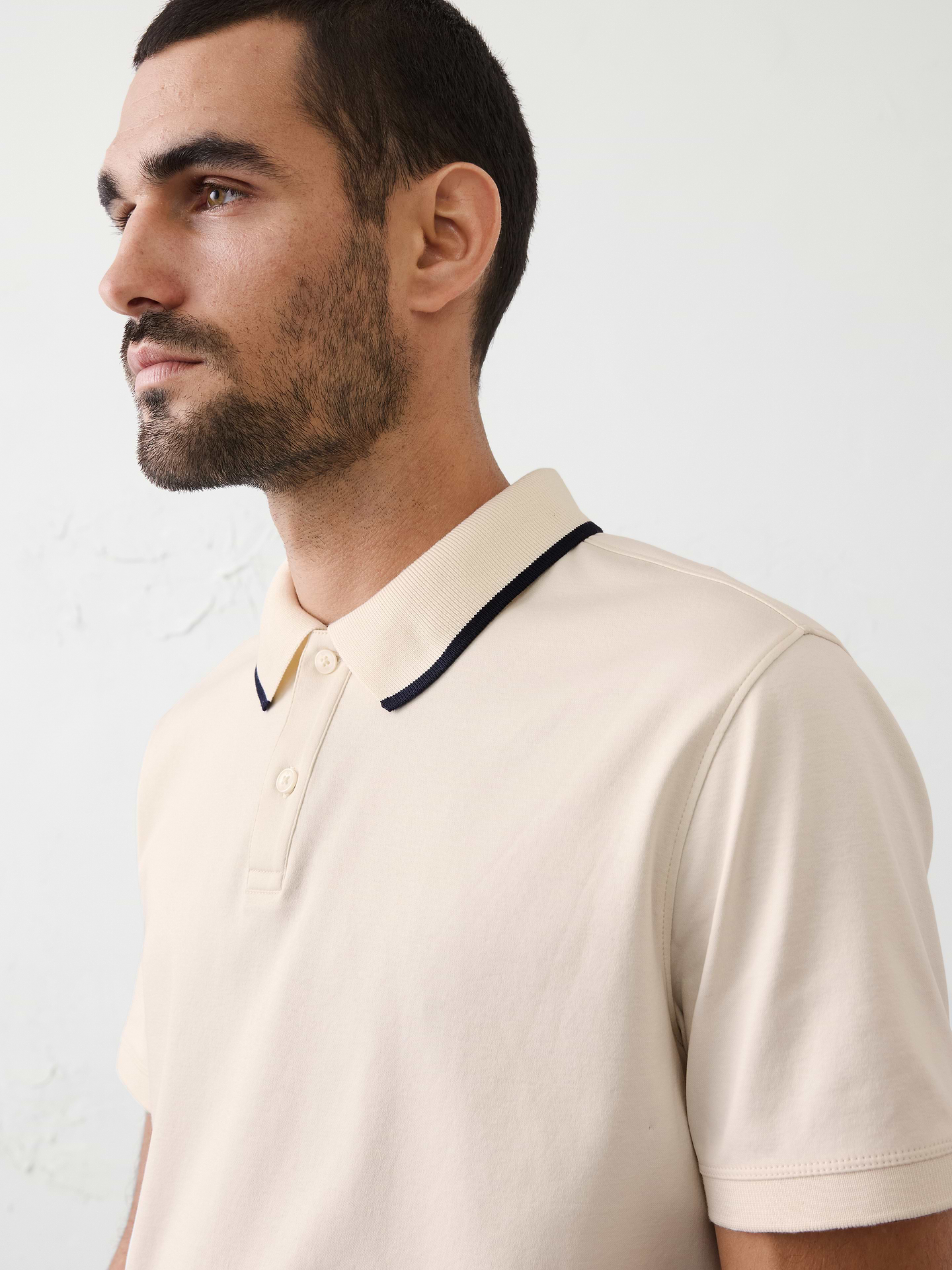L'image numéro 3 présente Polo coupe standard Luxe ultra-doux aux couleurs contrastantes
