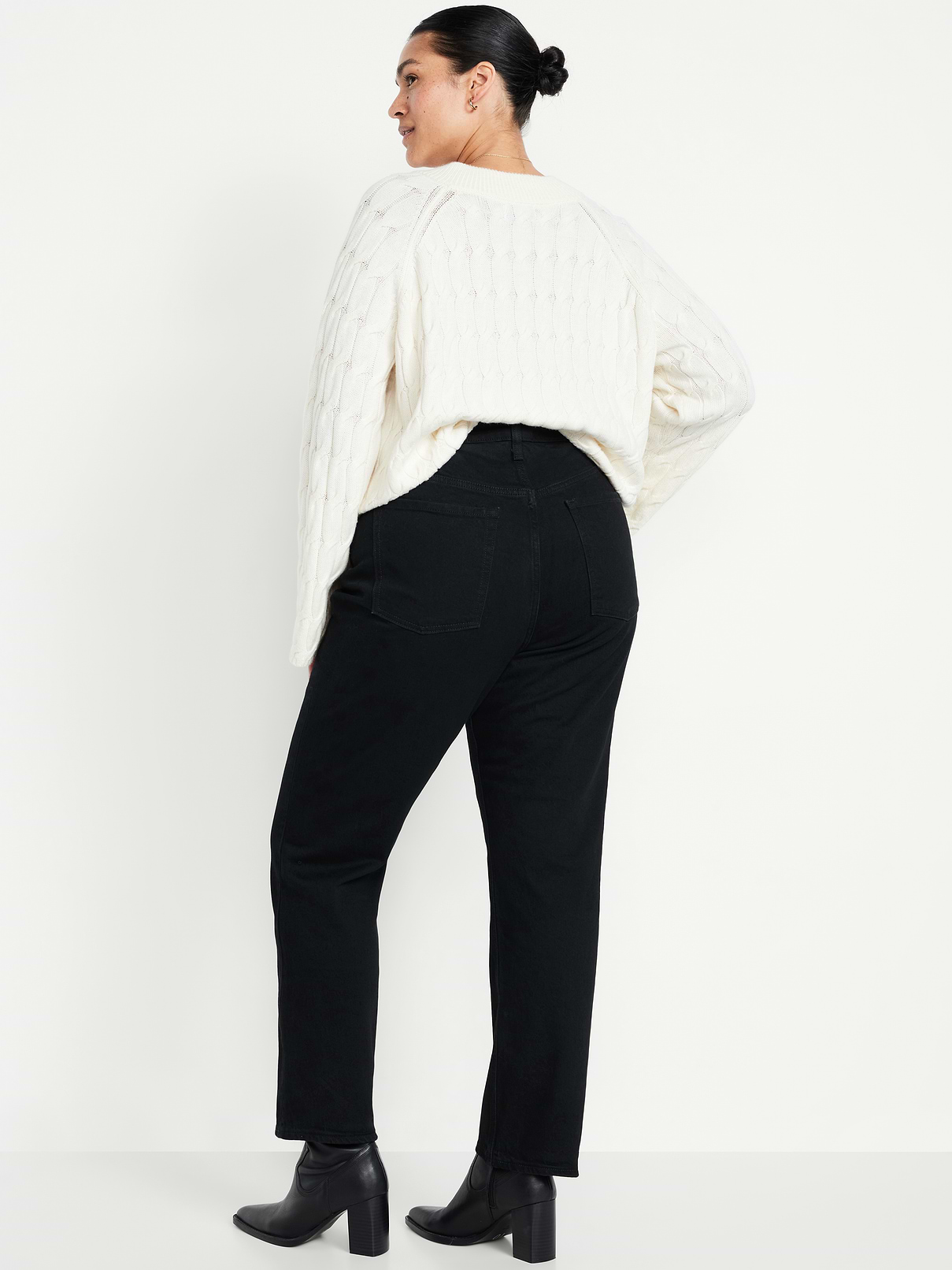 L'image numéro 9 présente Jean droit à taille très haute