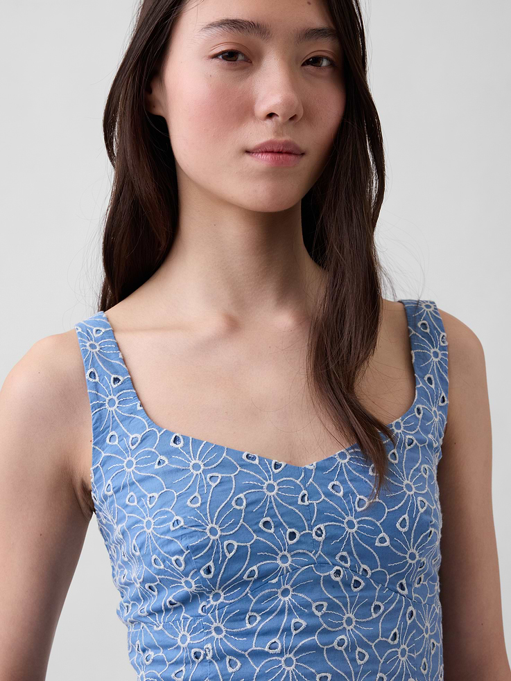 L'image numéro 4 présente Bustier court à broderie anglaise