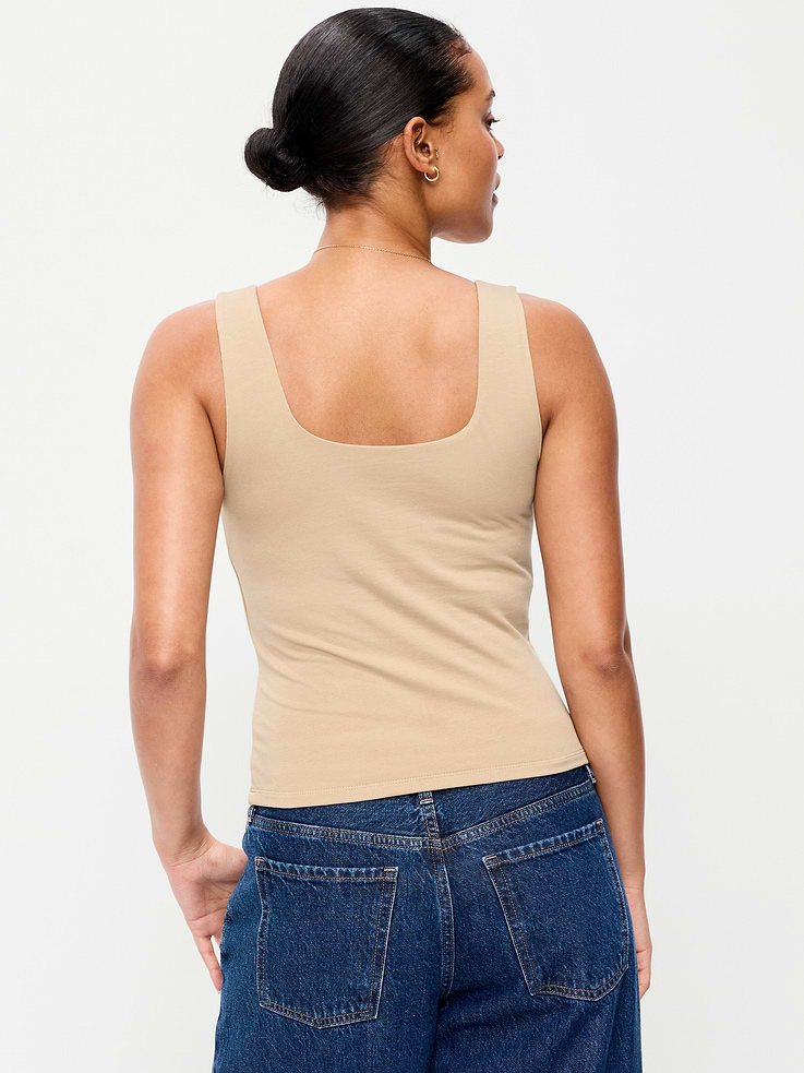 L'image numéro 2 présente Camisole à encolure dégagée en tissu sculptant double épaisseur