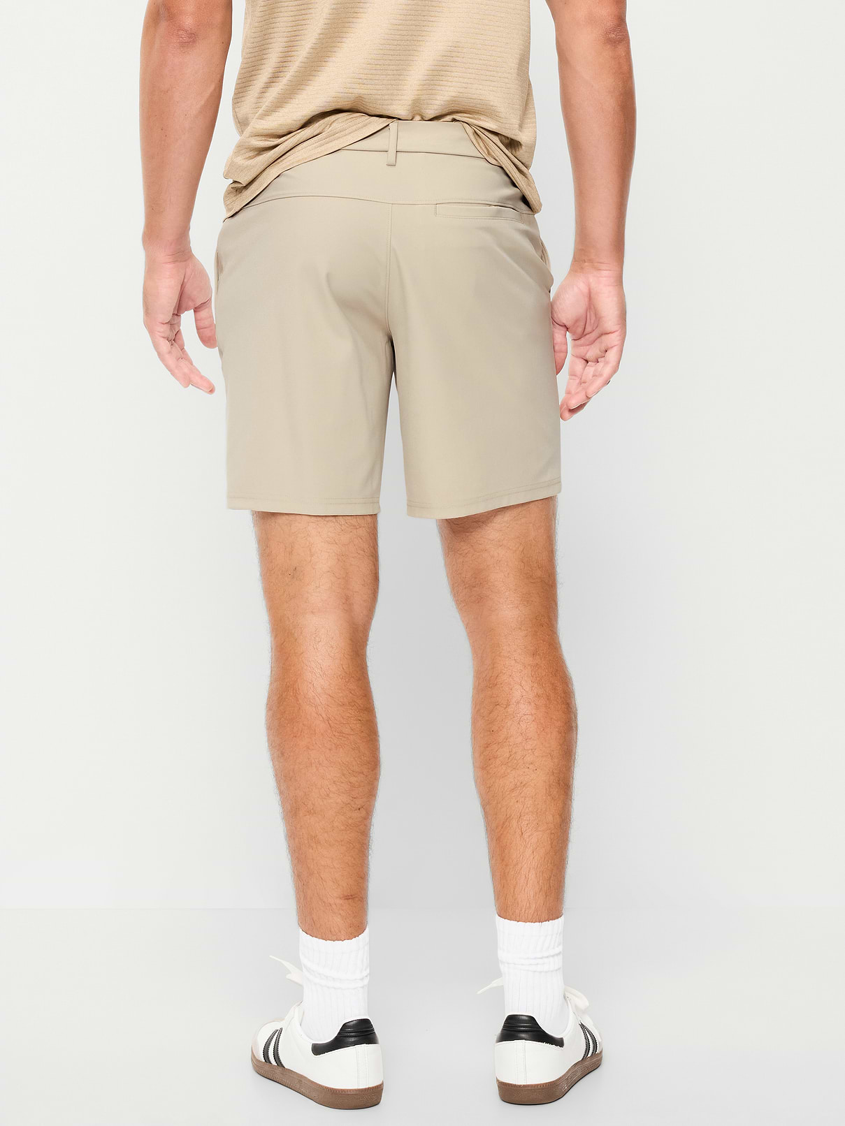 L'image numéro 2 présente Short chino Tech hybride, entrejambe de 20 cm