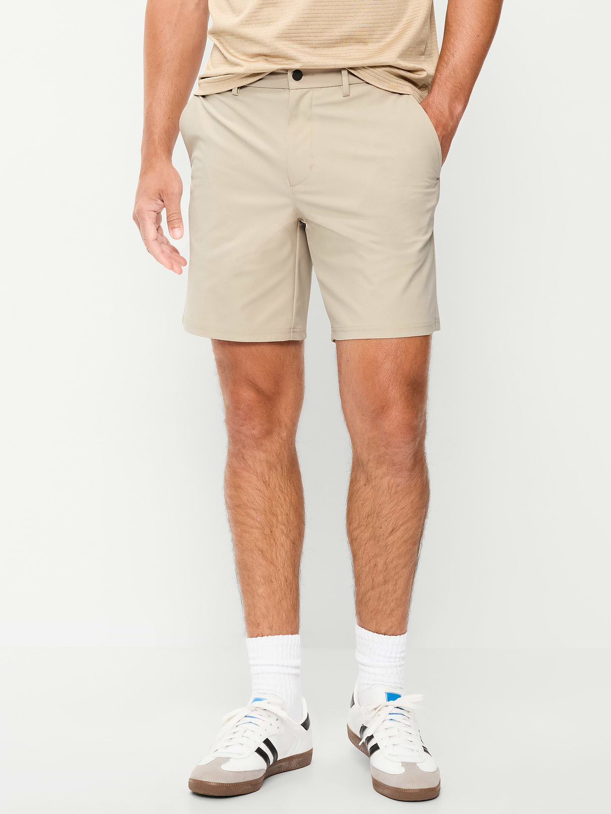 L'image numéro 1 présente Short chino Tech hybride, entrejambe de 20 cm
