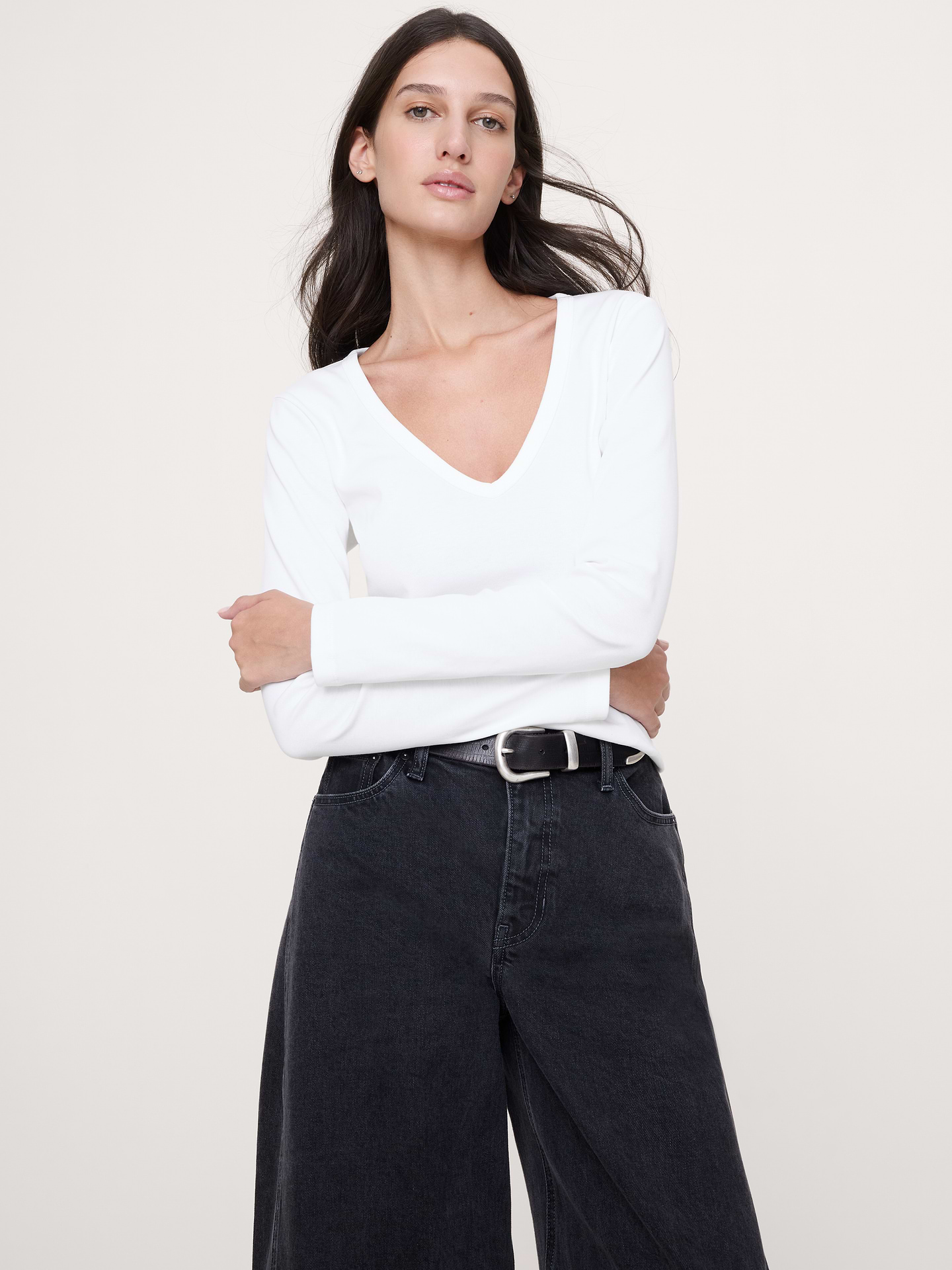Image number 1 showing, Minimalist Cotton Long-Sleeve V-Neck T-Shirt