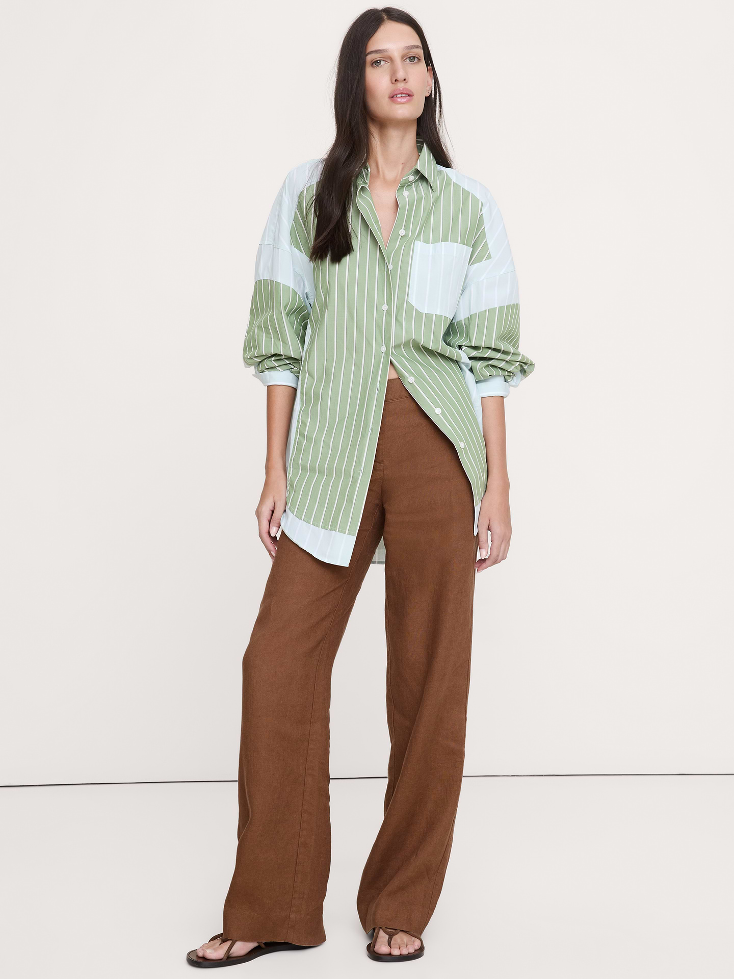 L'image numéro 1 présente Pantalon à jambe large de tous les jours en lin