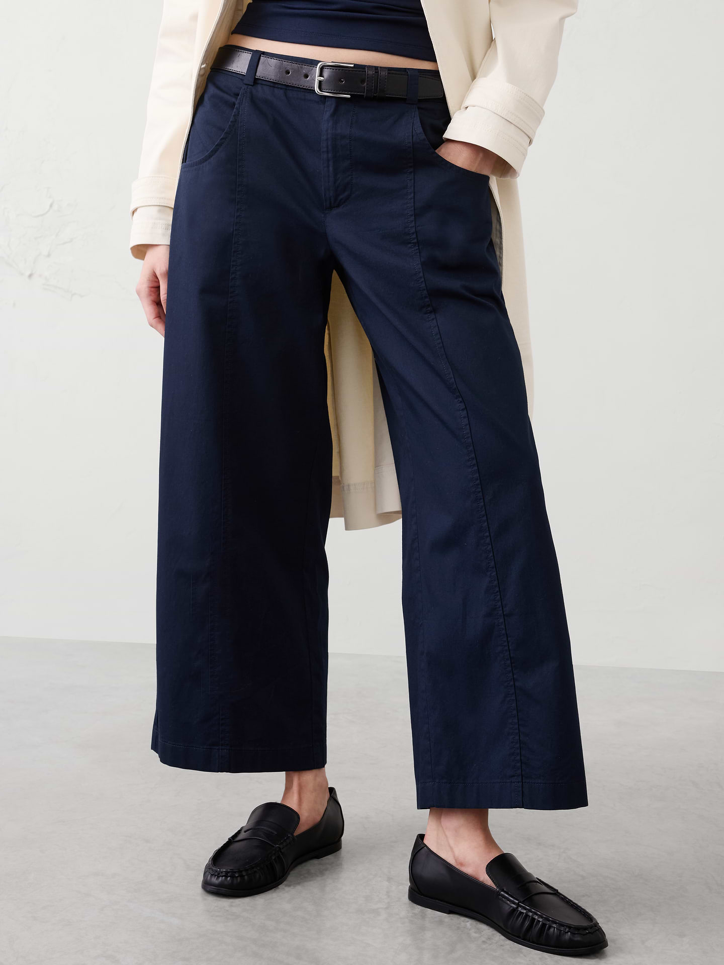 Image 3 of 4, Wide-Leg Mid-Rise Lightweight Twill Cropped Trouser