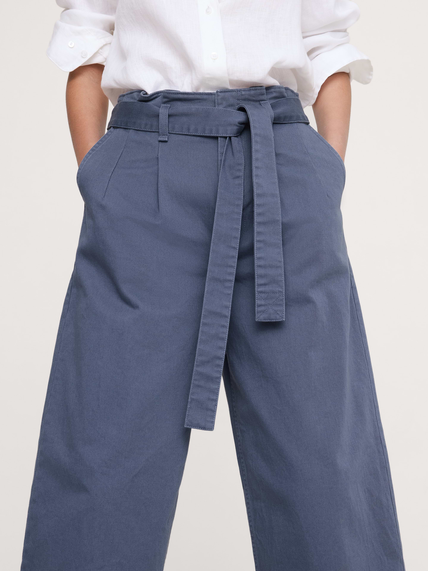 L'image numéro 4 présente Pantalon à jambe large et à taille accordéon très haute
