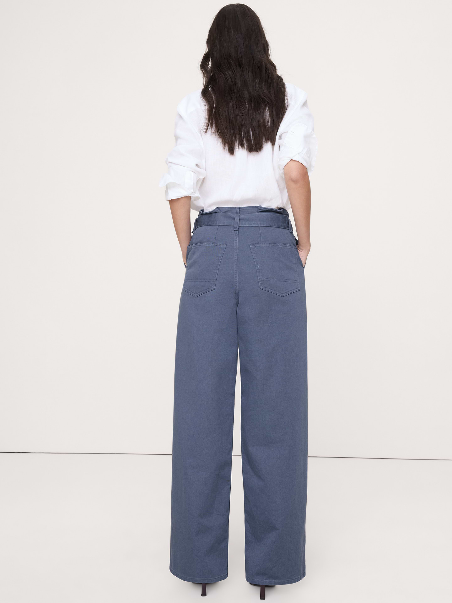 L'image numéro 3 présente Pantalon à jambe large et à taille accordéon très haute