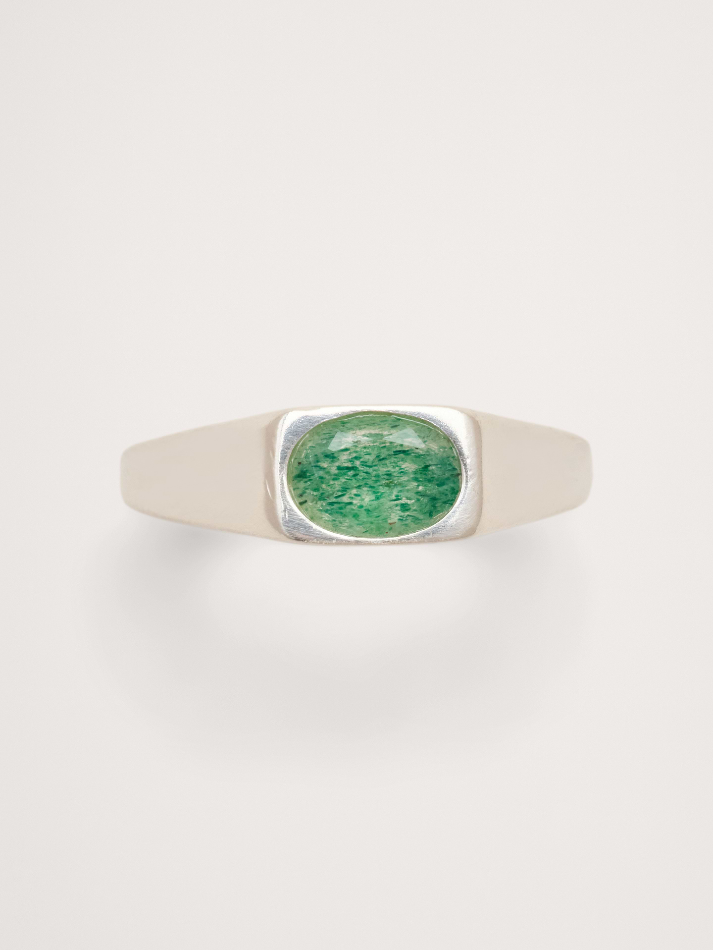L'image numéro 3 présente Petite chevalière à pierre de jade