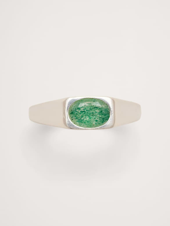 Petite chevalière à pierre de jade