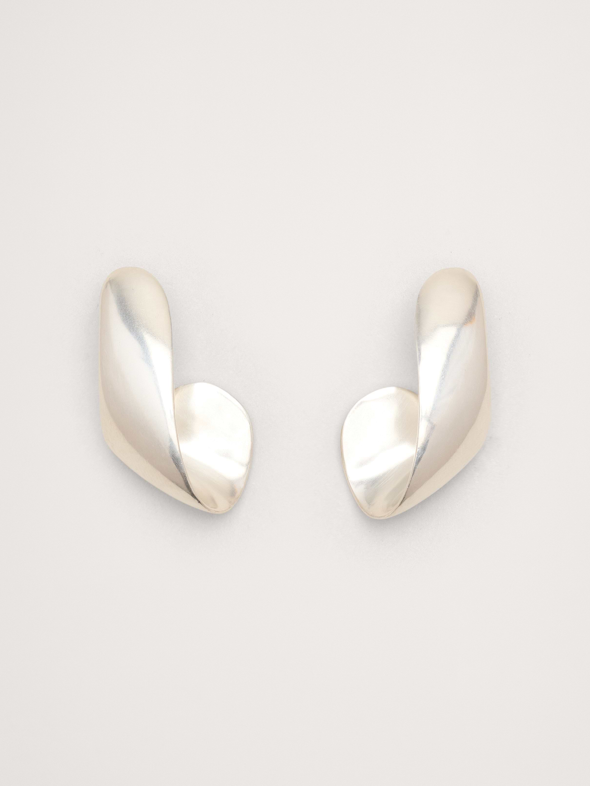 Ribbon Dangle Earring