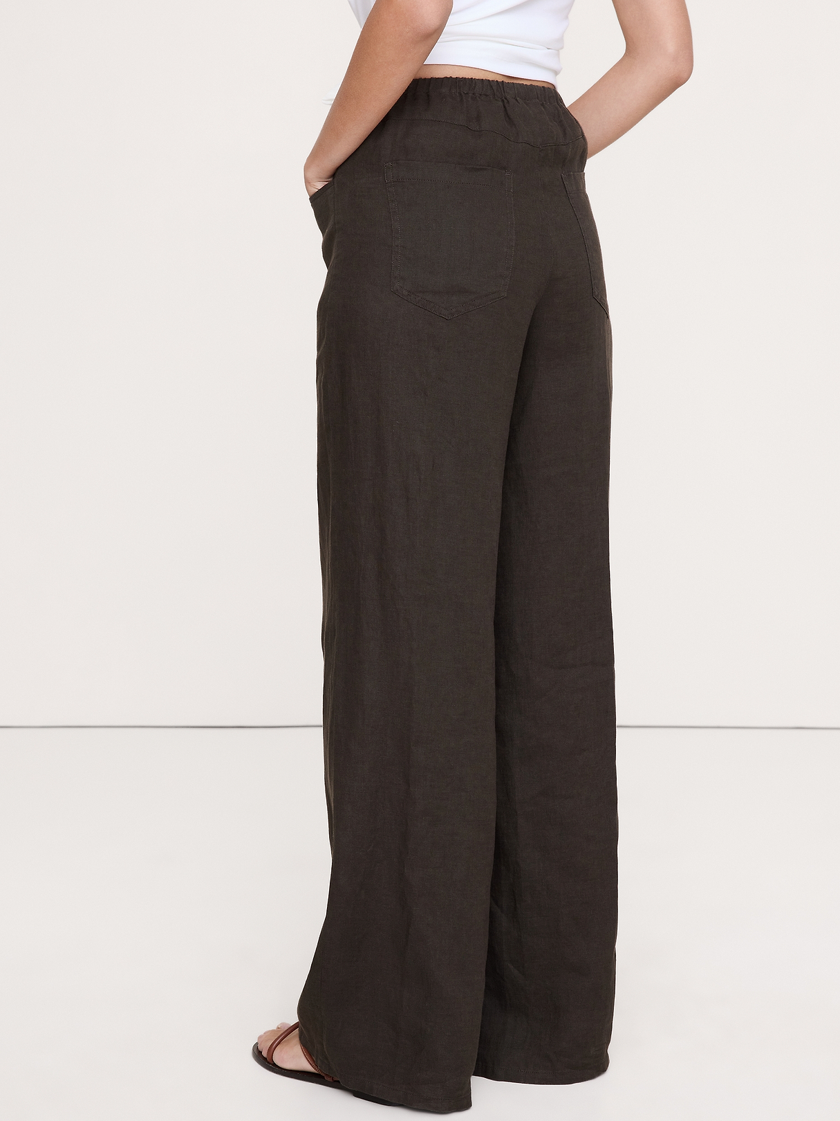 The Studio Wide-Leg Drawstring Pant in Linen | Banana Republic