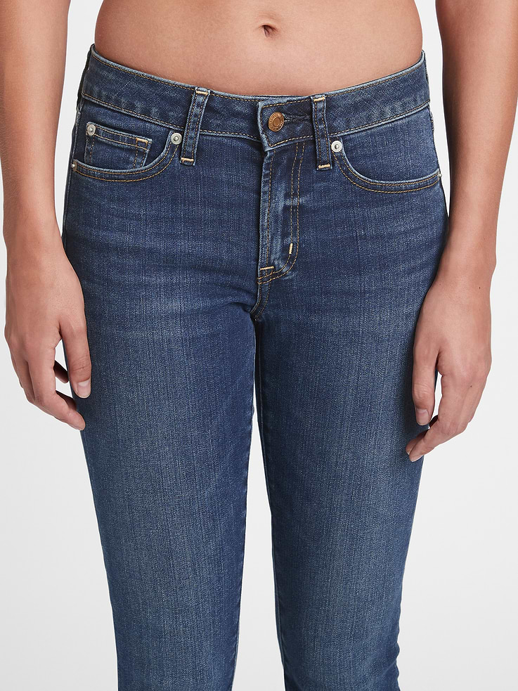 Image 1 of 2, The skinny fit you love, cut to show off your shape. Curvier through the hip with a narrower waist., Stretch denim., Dark indigo wash., Button closure, zip fly., Classic five-pocket styling., Better denim. Better planet. This pair of denim is part of our water-saving Washwell program. Compared to conventional wash methods, Washwell has saved millions of liters of water since 2016., Product #496030