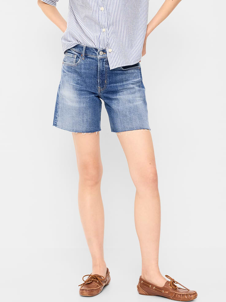 L'image numéro 2 présente Short OG en denim à taille haute à ourlet coupé, entrejambe de 7 cm