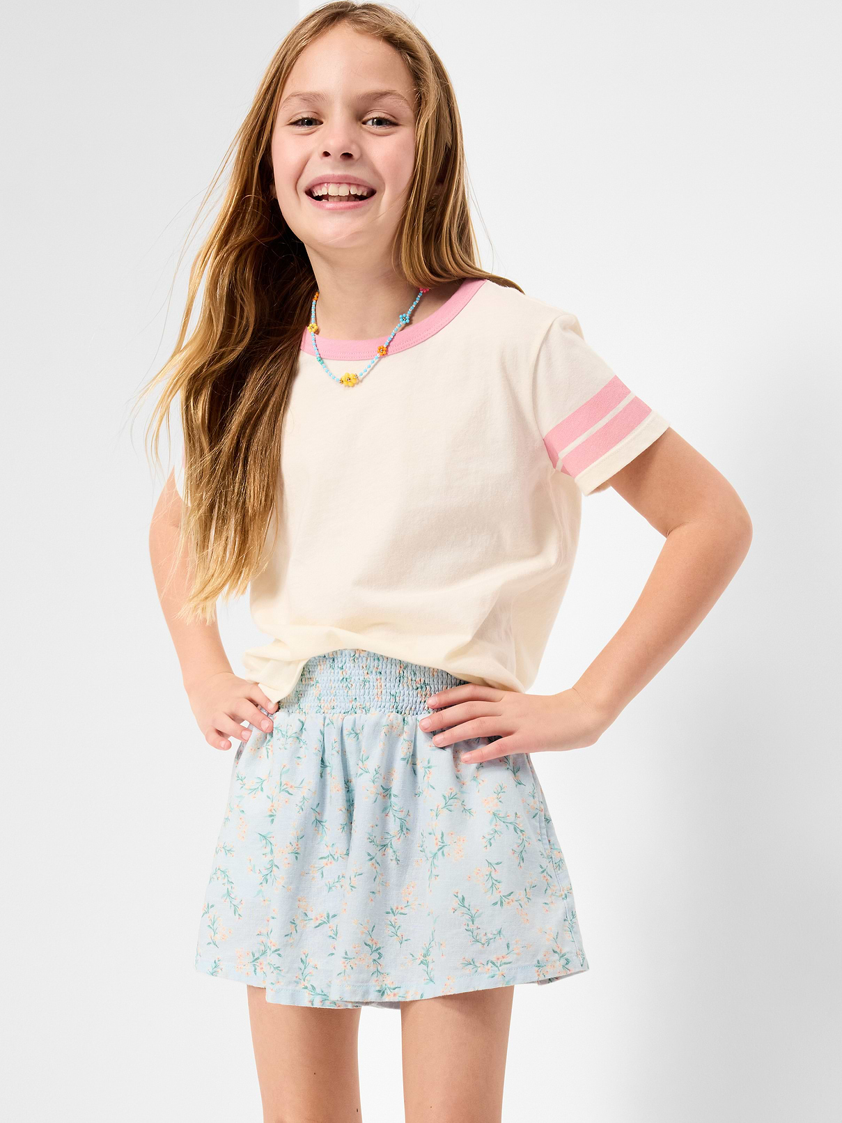 L'image numéro 3 présente Short à taille smockée en mélange de lin à motif pour fille