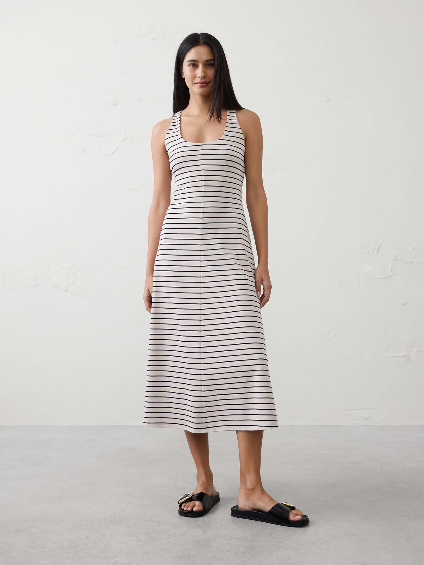 L'image numéro 1 présente Robe-camisole mi-longue