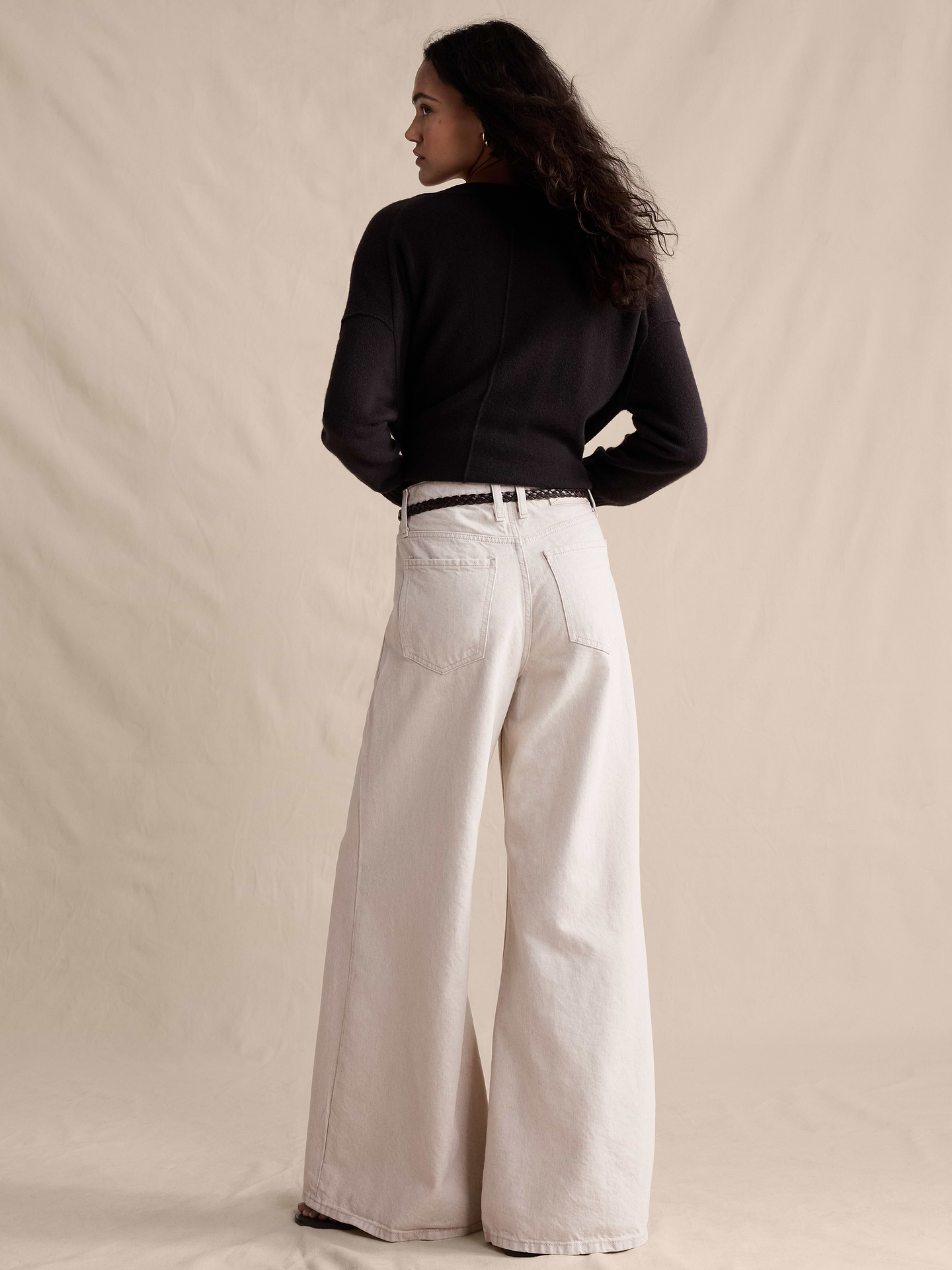 L'image numéro 2 présente Jean palazzo léger à jambe large à taille haute
