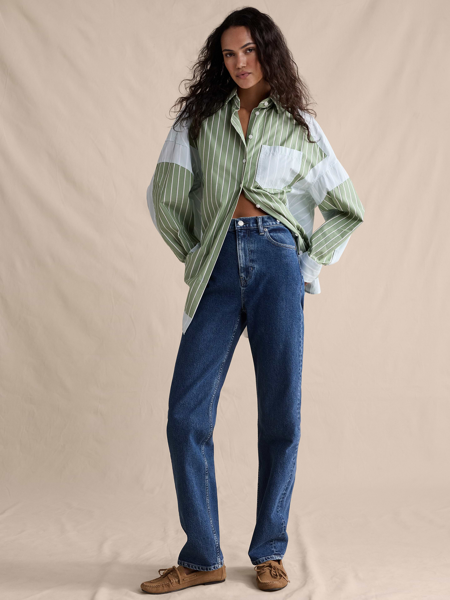 L'image numéro 1 présente Jean droit à taille haute des années 90