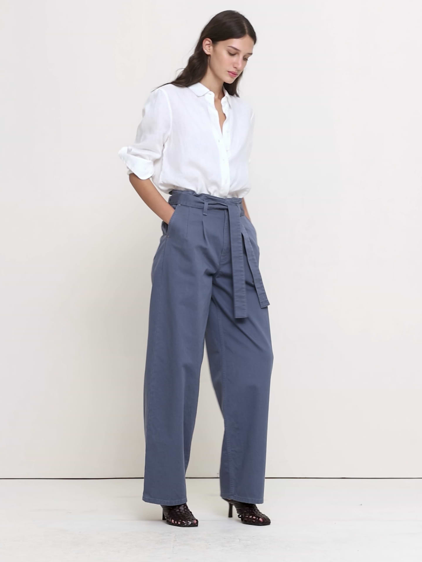 L'image numéro 1 présente Pantalon à jambe large et à taille accordéon très haute