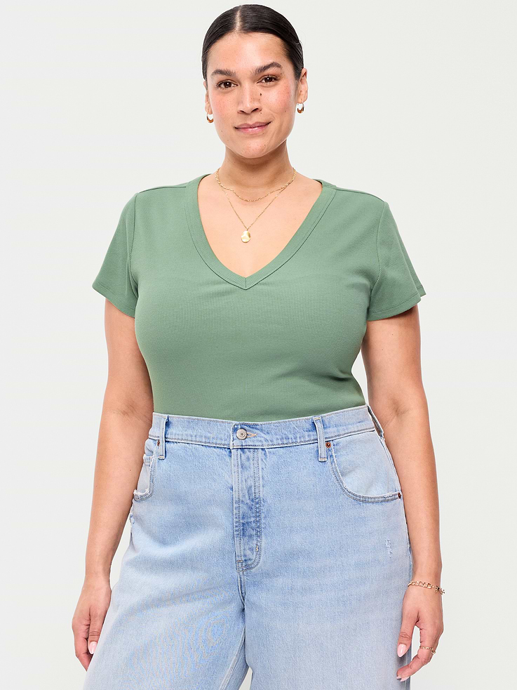 Image number 7 showing, Snug V-Neck Crop T-Shirt