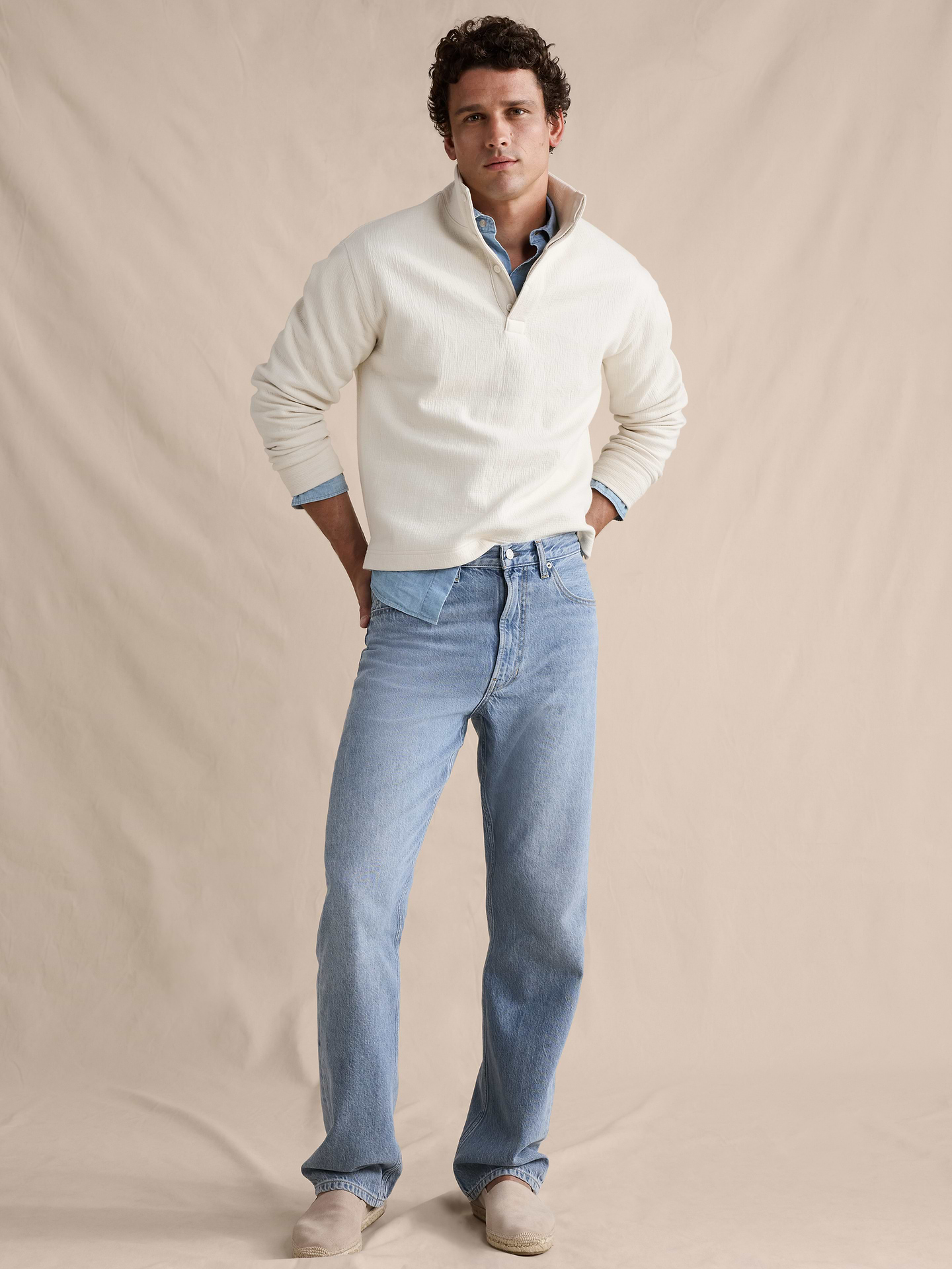 L'image numéro 1 présente Jean droit décontracté en denim léger
