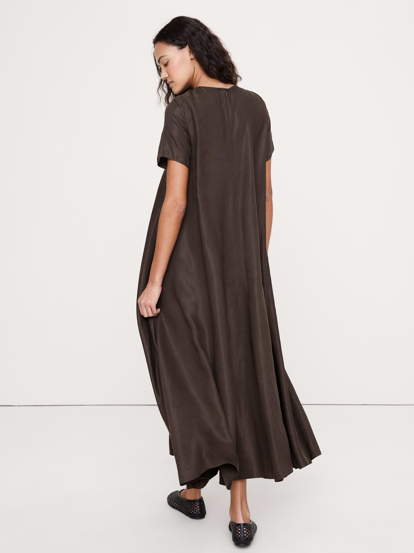 L'image numéro 5 présente Robe trapèze longue en lin et viscose
