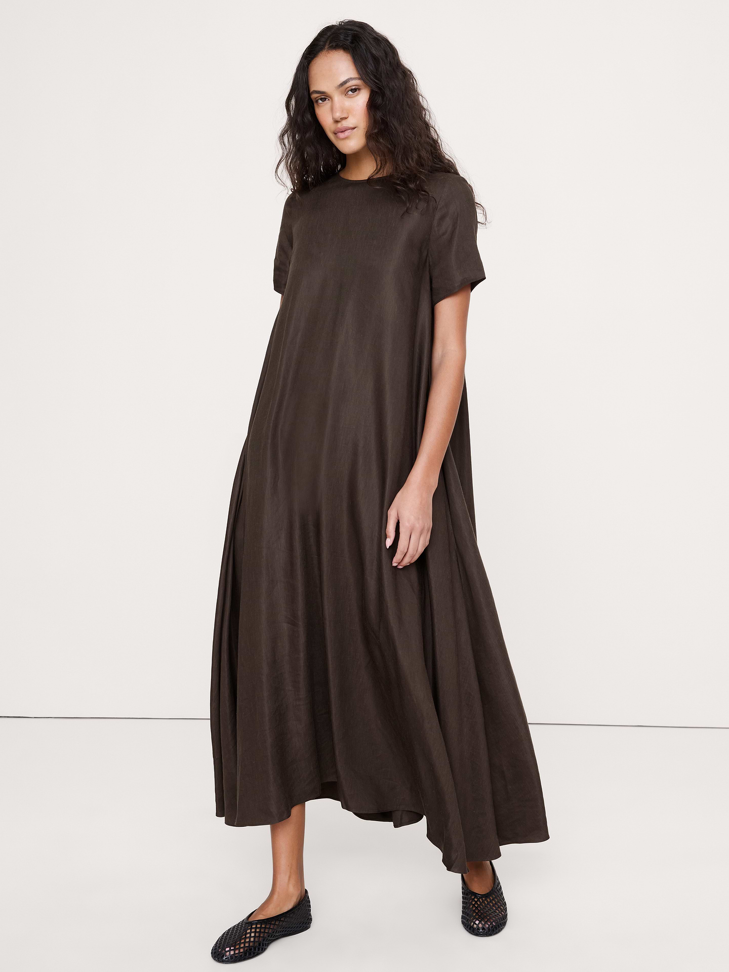 Image number 1 showing, Viscose-Linen Trapeze Maxi Dress