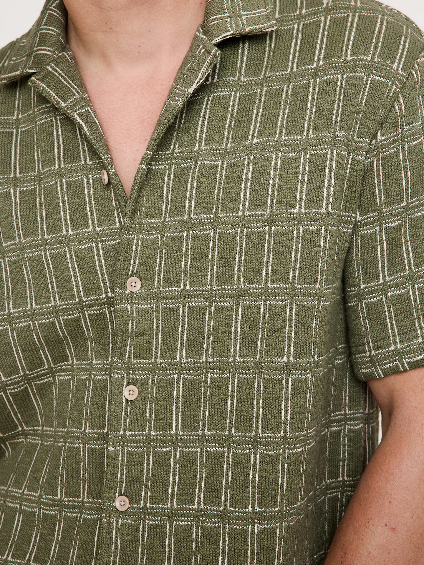 L'image numéro 3 présente Chemise de vacances en jacquard à coupe décontractée