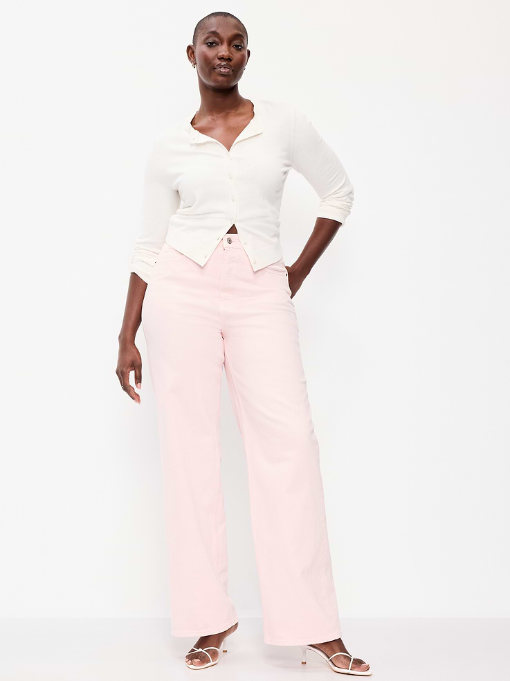 L'image numéro 6 présente Jean à jambe large et à taille très haute