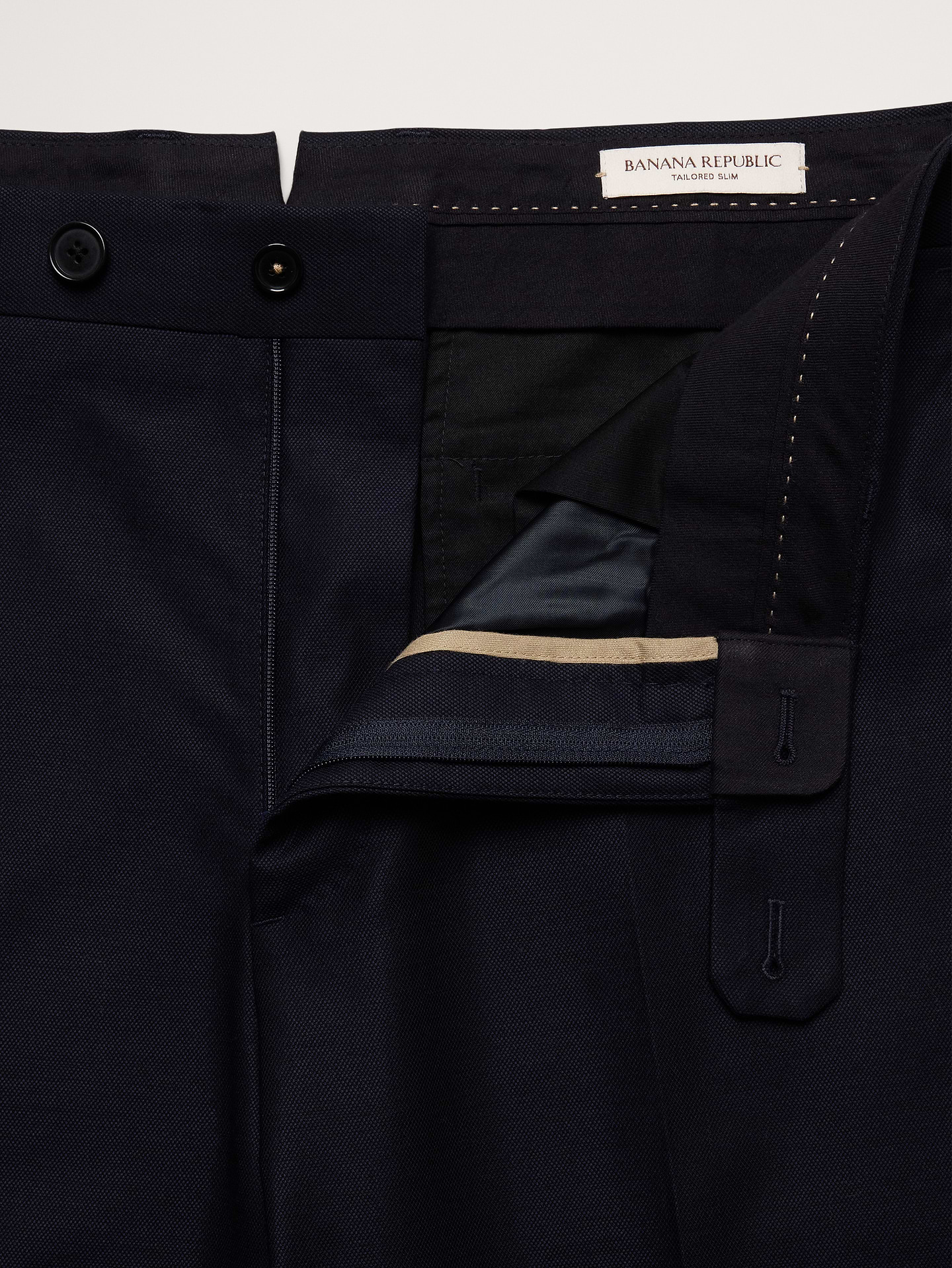 L'image numéro 7 présente Pantalon en tissu panama italien signature