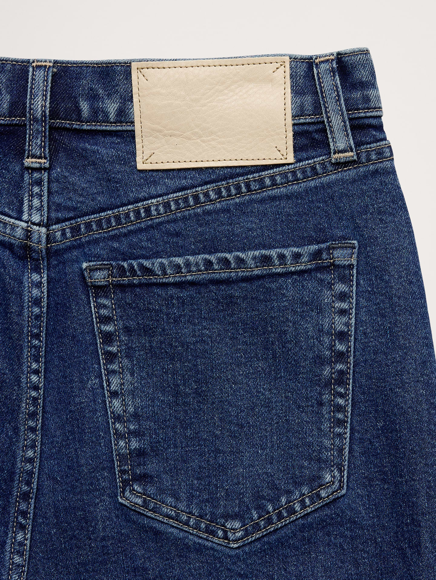 L'image numéro 7 présente Jean droit à taille haute des années 90