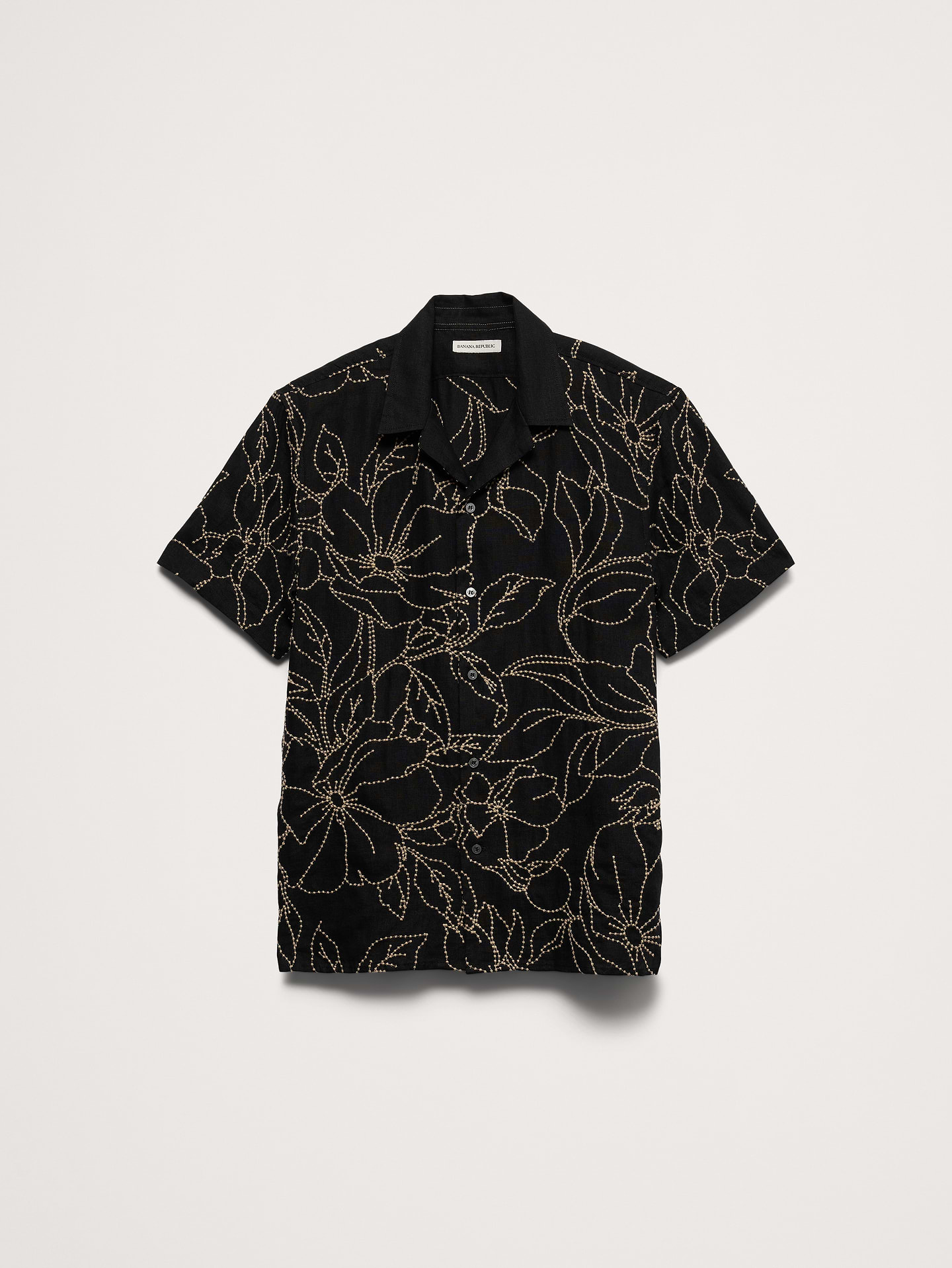 L'image numéro 8 présente Chemise de vacances à coupe standard en lin brodé