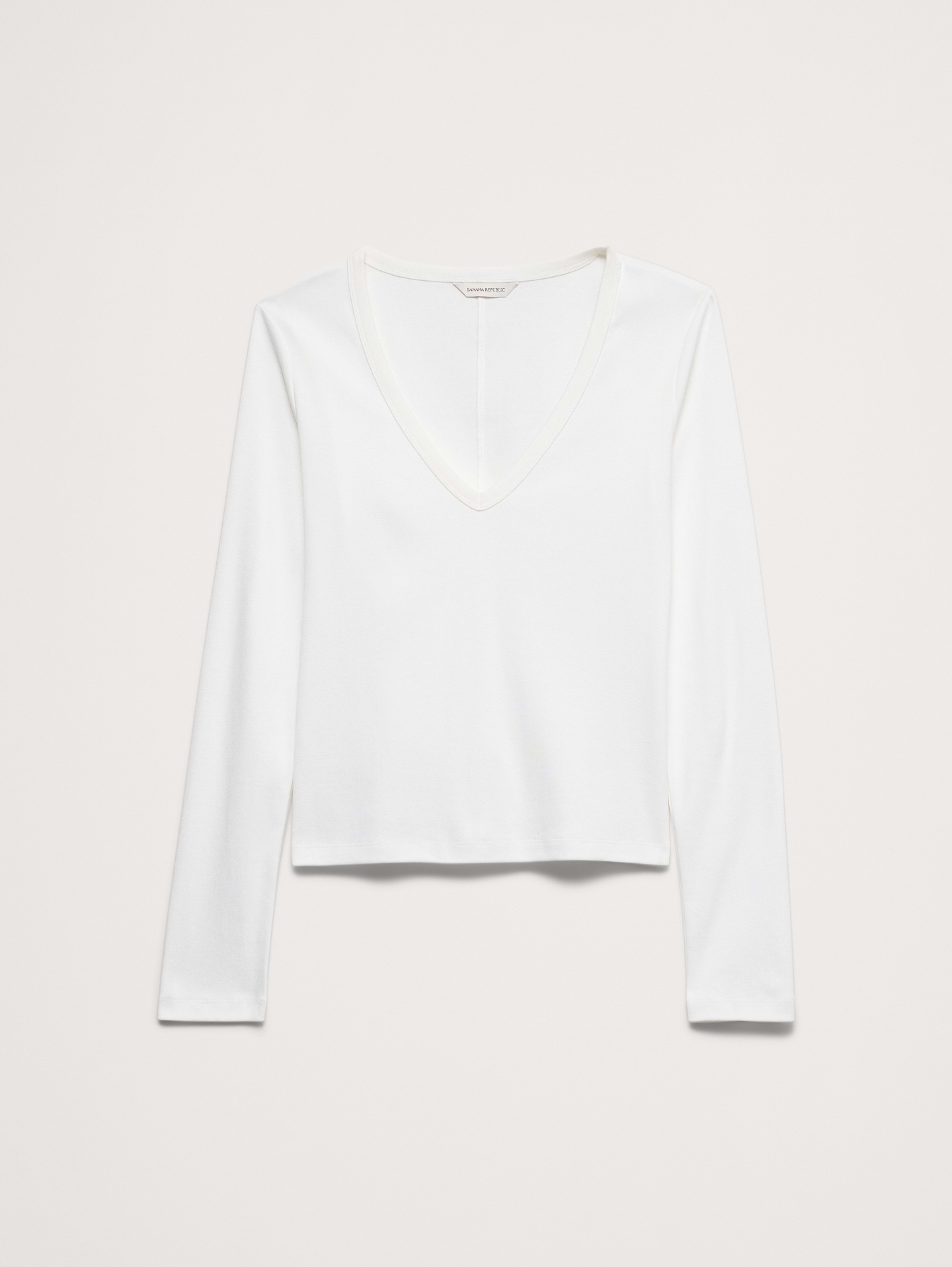 Image number 4 showing, Minimalist Cotton Long-Sleeve V-Neck T-Shirt