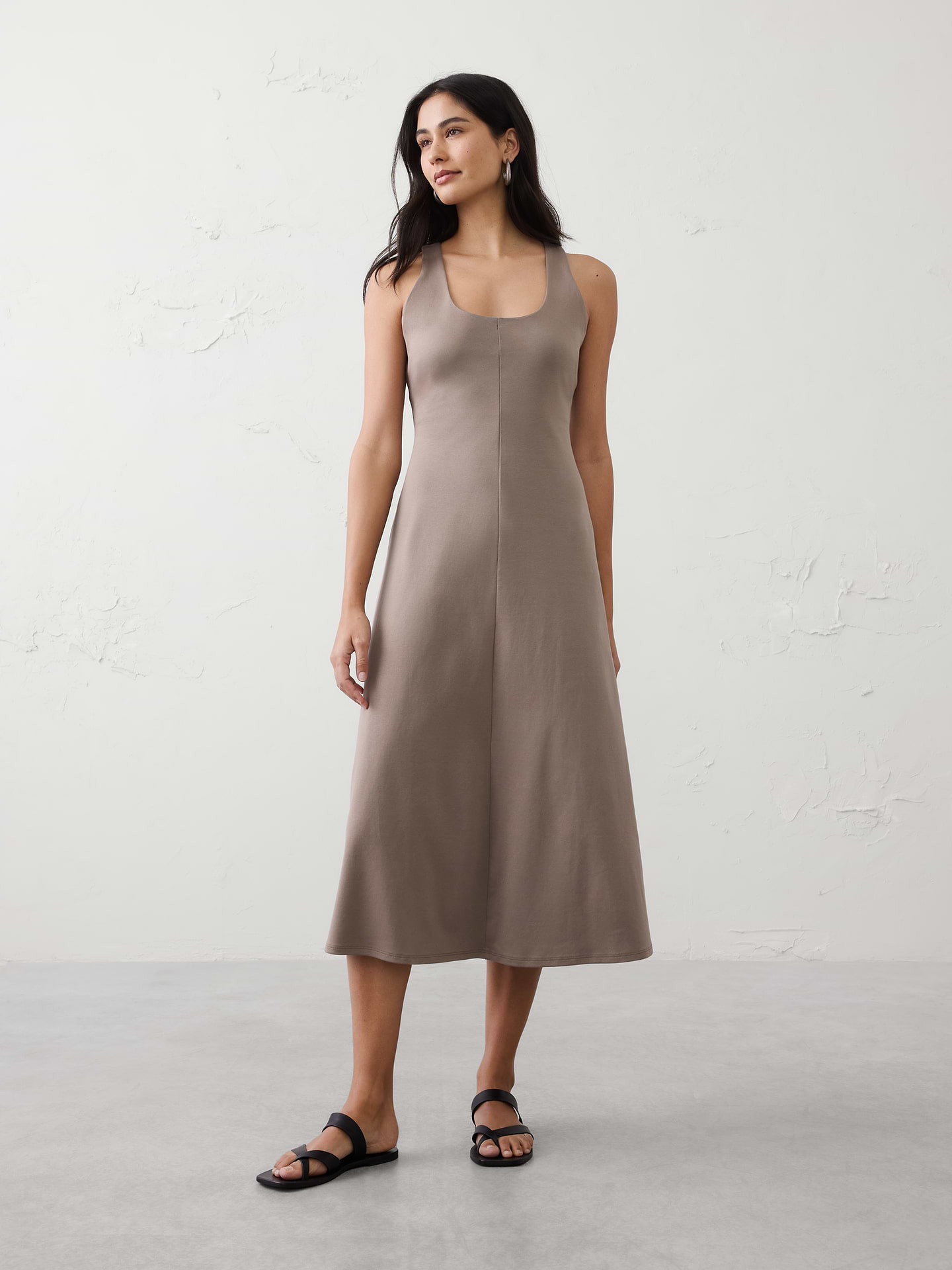 L'image numéro 1 présente Robe-camisole mi-longue